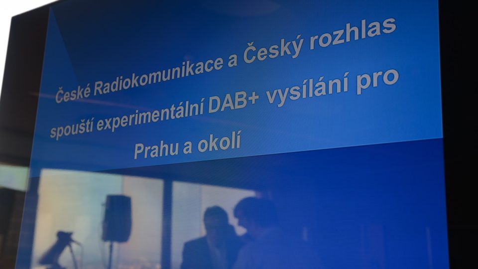 Zástupci Českého rozhlasu a Českých Radiokomunikací společně zahájili experimentální digitální vysílání DAB Praha