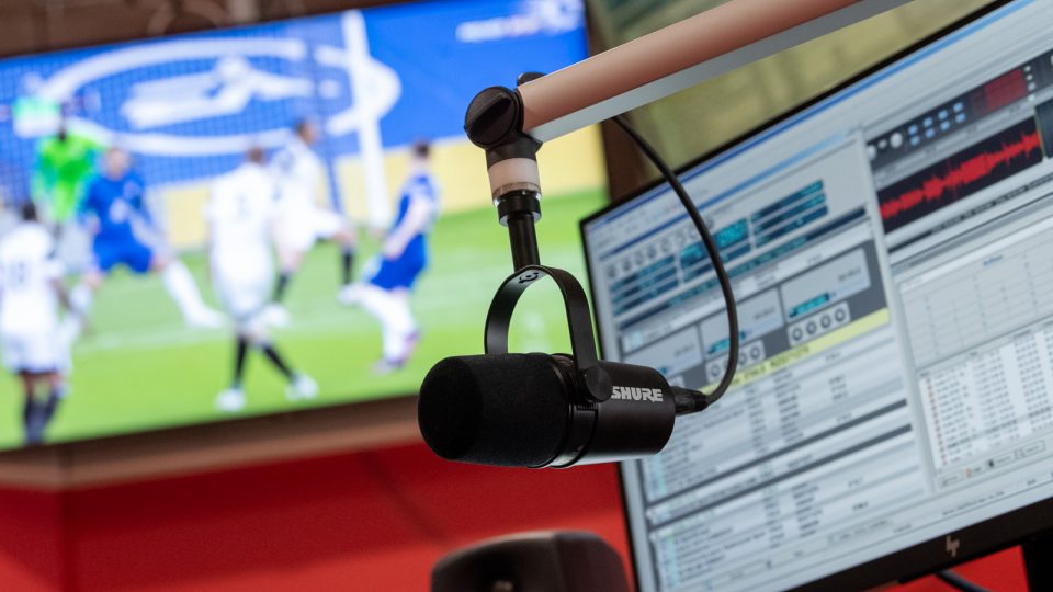 Přípravy newsroomu nové stanice Radiožurnál Sport