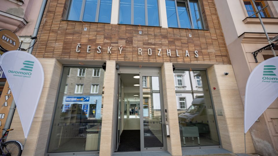 Vchod do nové budovy Českého rozhlasu Olomouc