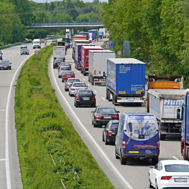 Rádio Dálnice plánuje řidiče varovat před dopravními komplikacemi | foto: Fotobanka Pixabay