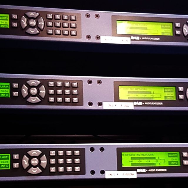 Část DAB+ multiplexeru Českého rozhlasu od společnosti AVT | foto: Lukáš Polák,  Český rozhlas