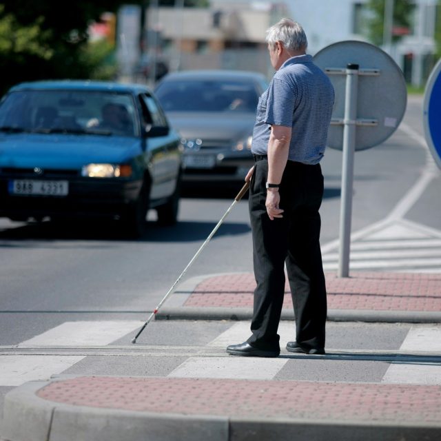 Nevidomý na přechodu | foto: Tomáš Nosil / Empresa Media / Profimedia,  Profimedia