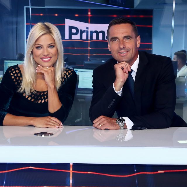 Eva Perkausová a Roman Šebrle,  tváře publicistické relace Velké zprávy na televizi Prima. | foto:  FTV Prima