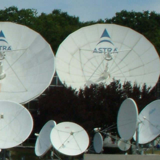 Satelitní paraboly společnosti SES,  která zajišťuje distribuci signálu také na družici Astra 3B | foto: SES Astra