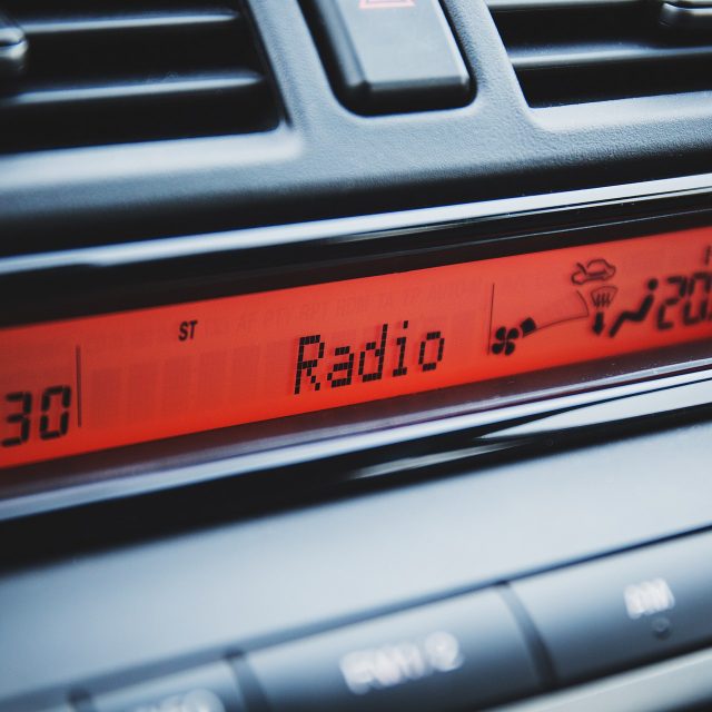 Displej rozhlasového přijímače  (ilustrační foto) | foto: Pixabay