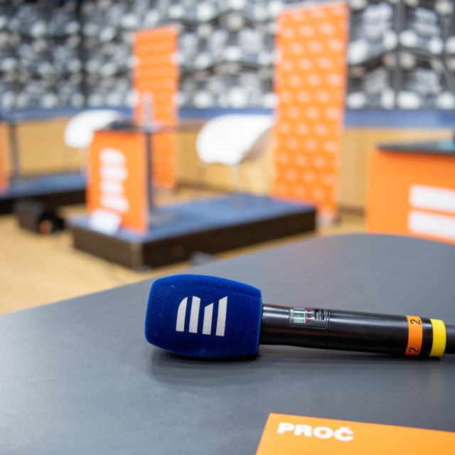 Mikrofon Českého rozhlasu na jedné z debat stanice Plus | foto: Khalil Baalbaki,  Český rozhlas