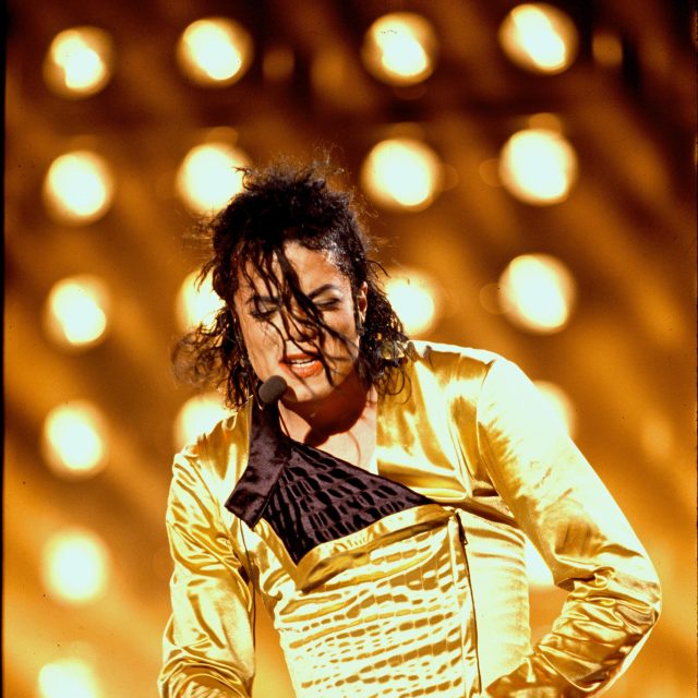 Král popu Michael Jackson během koncertu v Londýně v roce 1992 | foto: Profimedia