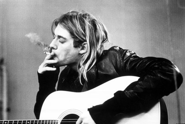 Kurt Cobain byl nejen zpěvákem,  ale i hlavním textařem a autorem hudby skupiny Nirvana.	 | foto: Susi Acosta,  CC BY 2.0