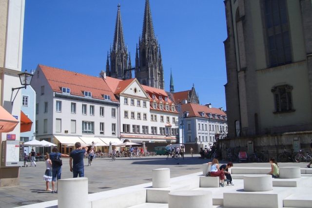 Ulice Regensburgu,  v pozadí katedrála | foto: Fotobanka stock.xchng,  Csilla Czappan