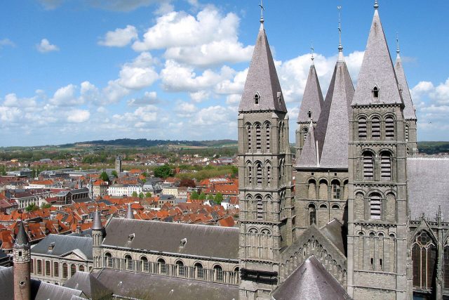 Katedrála Matky Boží v belgickém Tournai je na seznamu světového kulturního dědictví UNESCO | foto: licence Creative Commons Attribution-ShareAlike 2.5,  Jean-Paul Grandmont