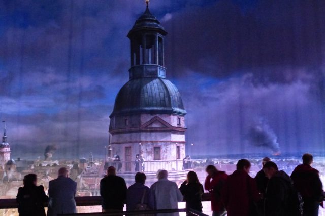 Uvnitř panoramatického obrazu je konstrukce pro diváky vysoká jako nejvyšší kostelní věže v Lipsku | foto: Klára Stejskalová