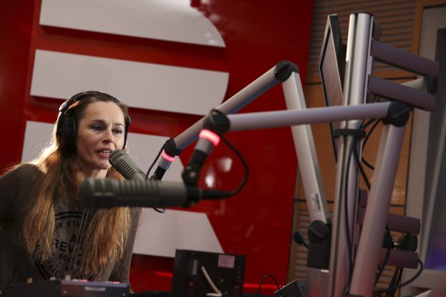 Lucie Výborná ve studiu Radiožurnálu. | foto: Tomáš Novák
