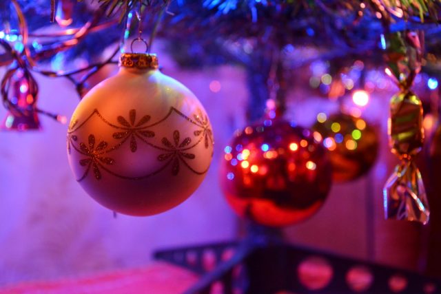 Vánoce,  vánoční ozdoby,  vánoční výzdoba,  vánoční koule,  vánoční stromek,  vánoční stromeček  (ilustrační foto) | foto: Anna Jadrná,  Český rozhlas
