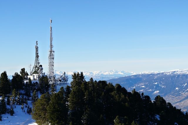 Telekomunikační stožáry v Alpách  (ilustrační foto) | foto: CC0 Public domain