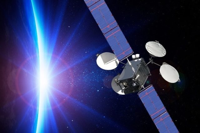 Komunikační družice ABS-3A je vybavena čtyřmi iontovými motory | foto:  Boeing