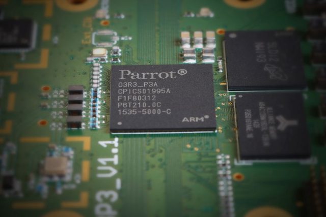 Nový čip +03 společnosti Parrot Automotive | foto: archiv Parrot Automotive