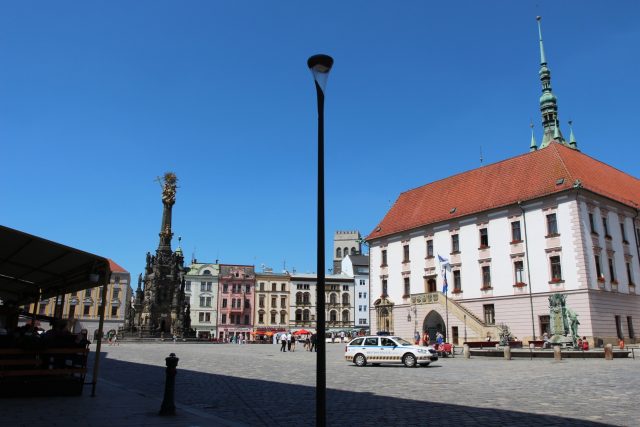 Sloup veřejného osvětlení na Horním náměstí v Olomouci | foto: Petra Ševců,  Český rozhlas
