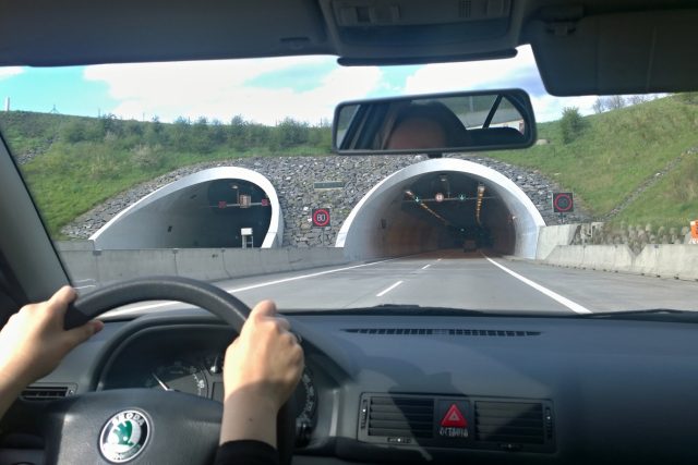 Při pokrytí tunelů jde zejména o komfort řidičů | foto: František Tichý,  Český rozhlas