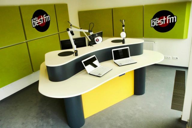 Studio rozhlasové stanice Rádio Best FM | foto: Oficiální Facebook
