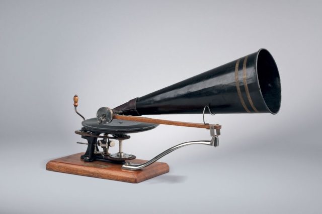 První berlinerův gramofon | foto:  Národní technické muzeum