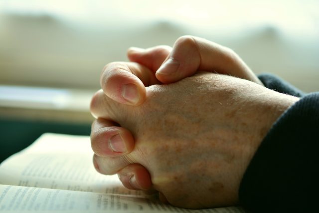 Modlitba  (ilustrační foto) | foto:  pixabay.com