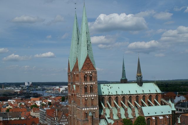 Kostel Panny Marie v Lübecku spoluutváří typické panorama města | foto: Fotobanka Pixabay