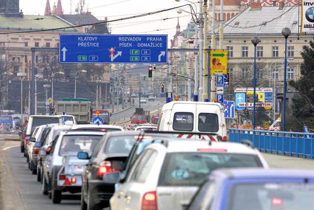 Rádio Dálnice má usnadnit řidičům cestu po Česku | foto: Fotobanka Profimedia