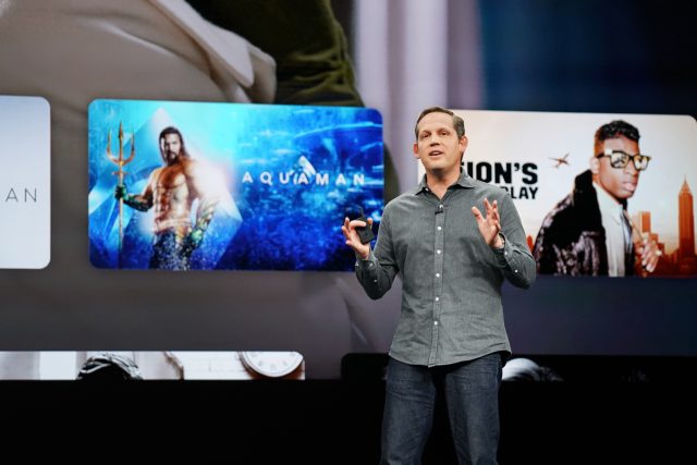 Peter Stern vysvětluje,  jak bude nová verze Apple TV fungovat. | foto: Apple.com