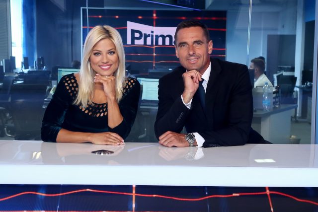 Eva Perkausová a Roman Šebrle,  tváře publicistické relace Velké zprávy na televizi Prima. | foto:  FTV Prima