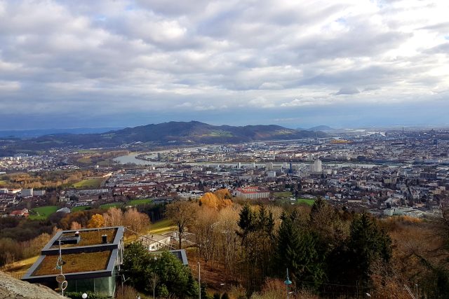 Pohled na rakouský Linz z vrchu Pöstlingeberg | foto: Lukáš Polák,  Český rozhlas