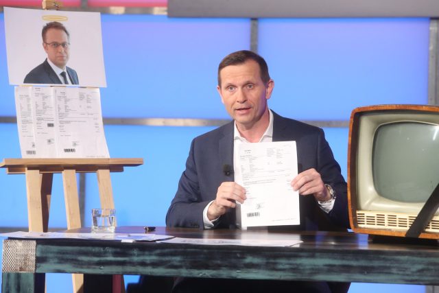 Jaromír Soukup ve vysílání svého pořadu Kauzy. | foto: Barrandov TV