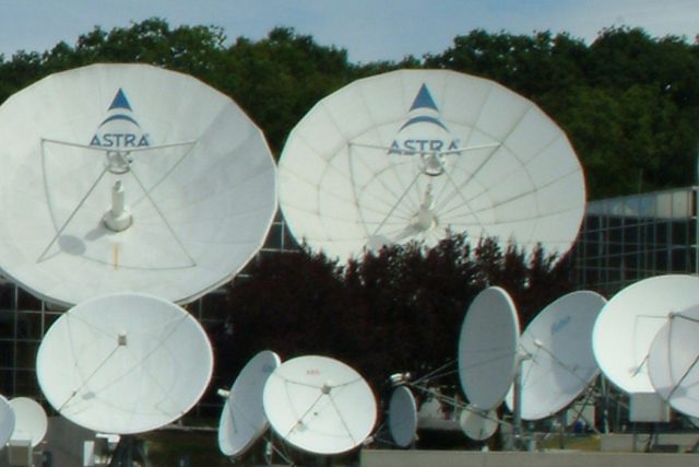 Satelitní paraboly společnosti SES,  která zajišťuje distribuci signálu také na družici Astra 3B | foto: SES Astra