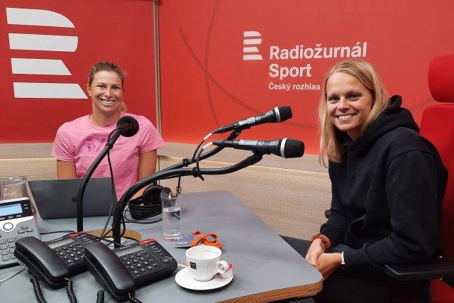 Andrea Hlaváčková a Kristýna Horská ve studiu Radiožurnálu Sport | foto: Anna Duchková,  Český rozhlas