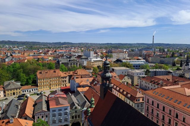 Výhled na střechu katedrály svatého Mikuláše a Novohradské hory | foto: Zdeněk Zajíček,  Český rozhlas