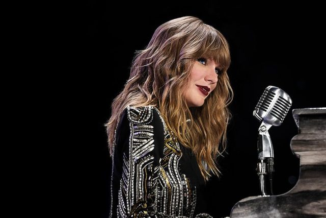 Americká zpěvačka Taylor Swift během svého turné | foto: Netflix