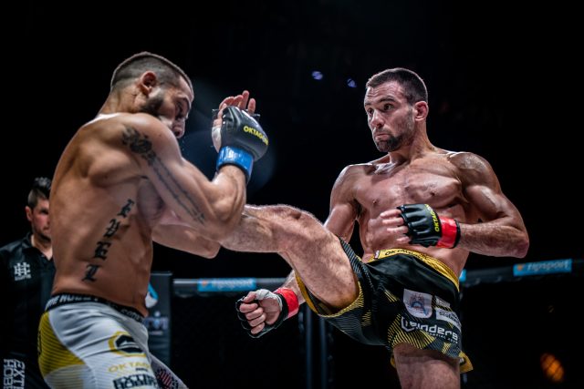 Zápasník Filip Macek v souboji | foto: Oktagon MMA