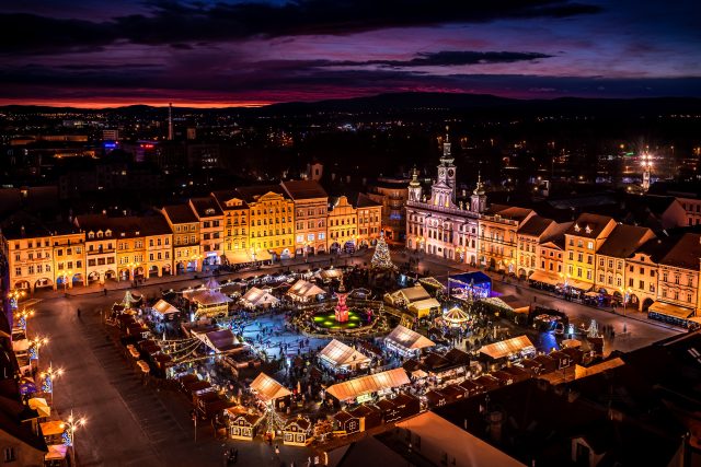 Adventní trhy na náměstí v Českých Budějovicích | foto: Jiří Čondl,  Český rozhlas
