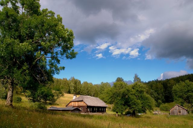 Vysílač se nachází nedaleko pohoří Český les | foto: Profimedia