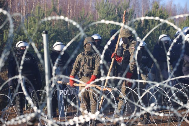 Situace na bělorusko-polské hranici	 | foto: Reuters