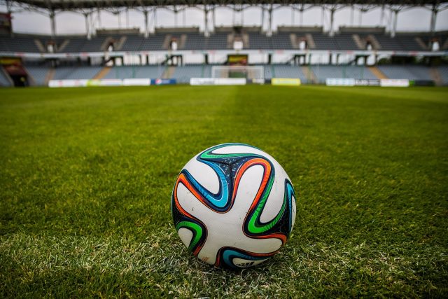 Fotbalový míč  (ilustrační foto) | foto: jarmoluk,  Pixabay